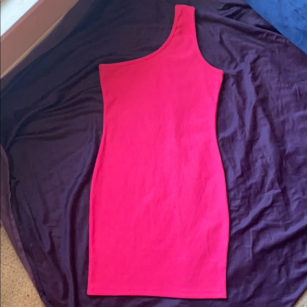 Off the shoulder hot pink ribbed dress